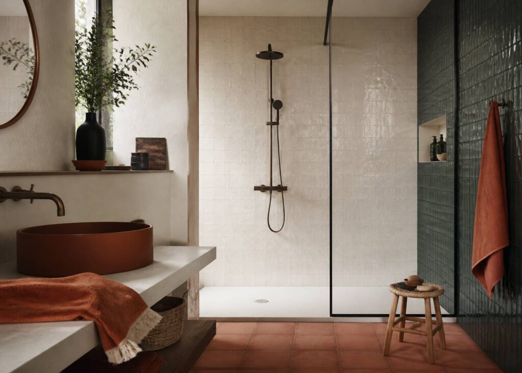 Mitigeur de douche non encastrable dans une salle de bain moderne